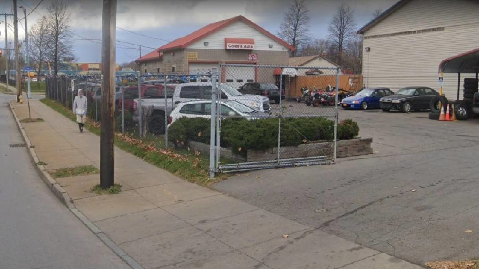 Cando's Auto Repair shop on Portland Ave